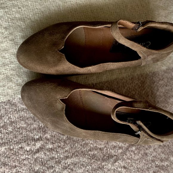 Suede shoes...Mary Janes - Picture 2 of 4